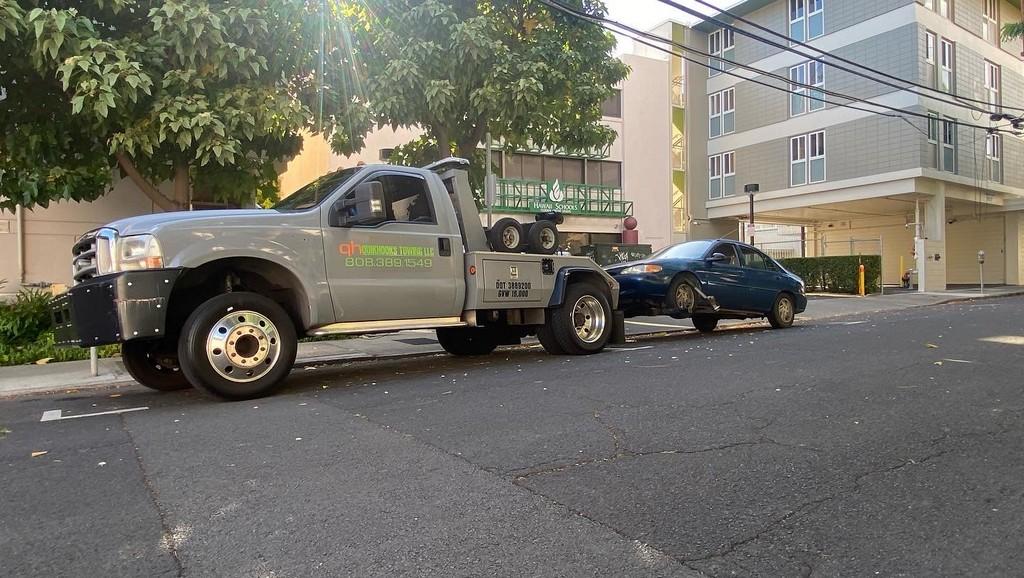 Quikhooks has the best tow truck Honolulu has to offer. Honolulu tow truck providing services to residents of Oahu.
